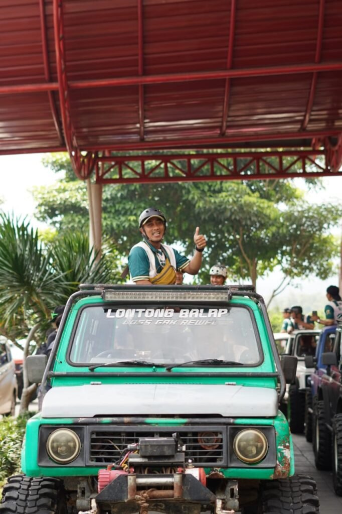 WhatsApp-Image-2025-07-31-at-09.07.26-1-682x1024 Teacher Gathering SMP Bilingual Terpadu: Serunya Offroad di Bumiaji, Kota Batu