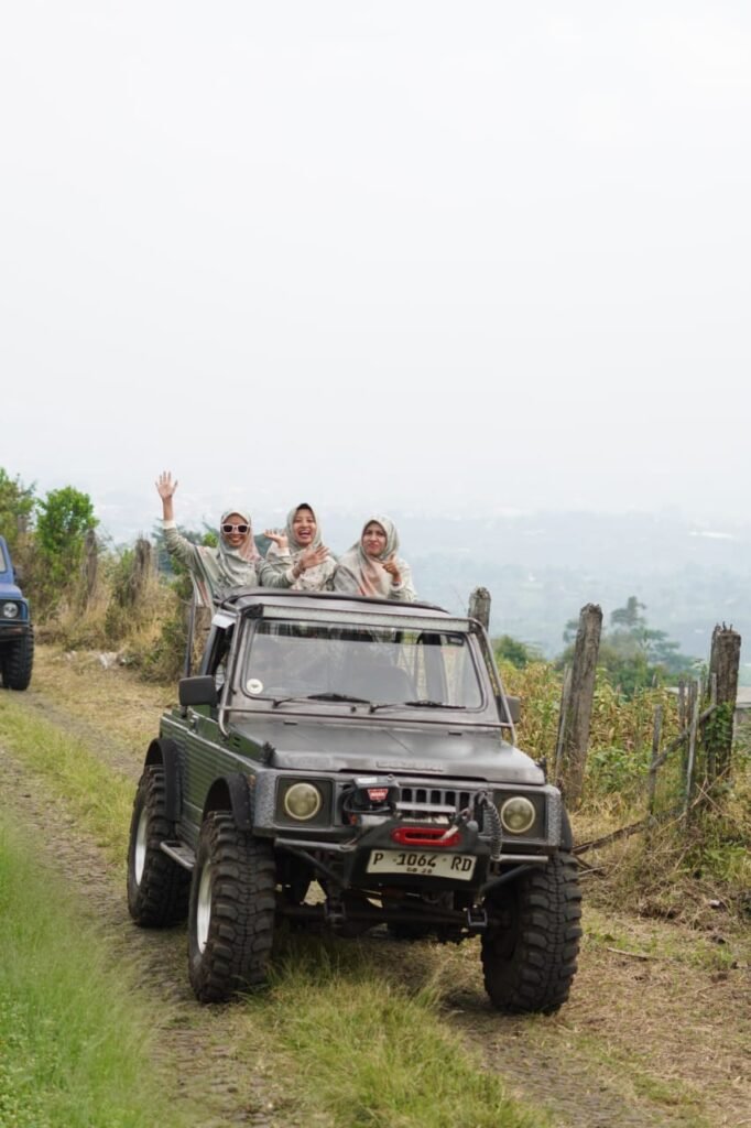 WhatsApp-Image-2025-07-31-at-09.07.29-1-1-682x1024 Teacher Gathering SMP Bilingual Terpadu: Serunya Offroad di Bumiaji, Kota Batu