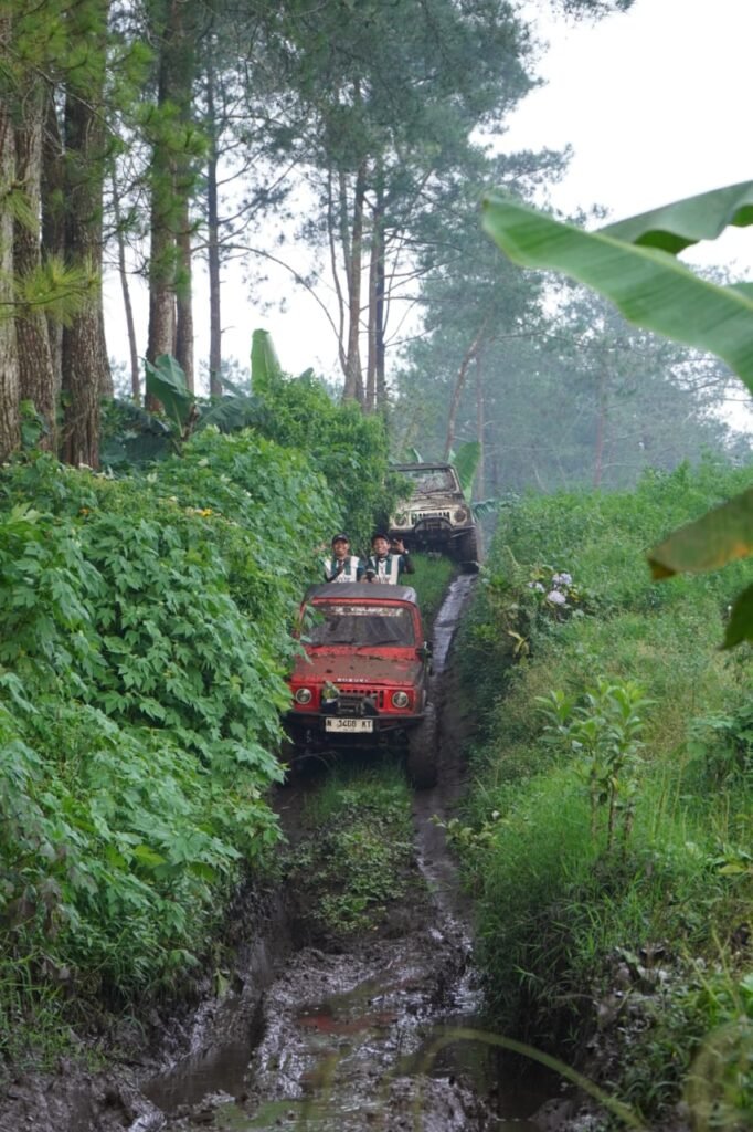 WhatsApp-Image-2025-07-31-at-09.07.29-682x1024 Teacher Gathering SMP Bilingual Terpadu: Serunya Offroad di Bumiaji, Kota Batu