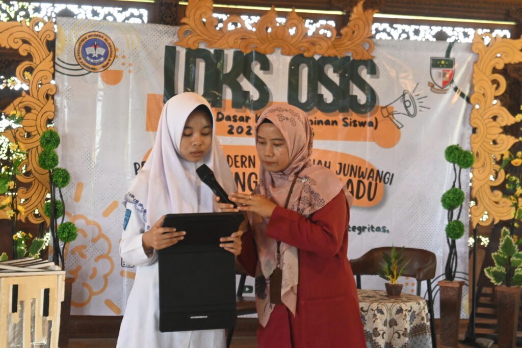 DSC_1742-1024x683 Kegiatan Latihan Dasar Kepemimpinan Siswa (LDKS) SMP Bilingual Terpadu Tahun 2025